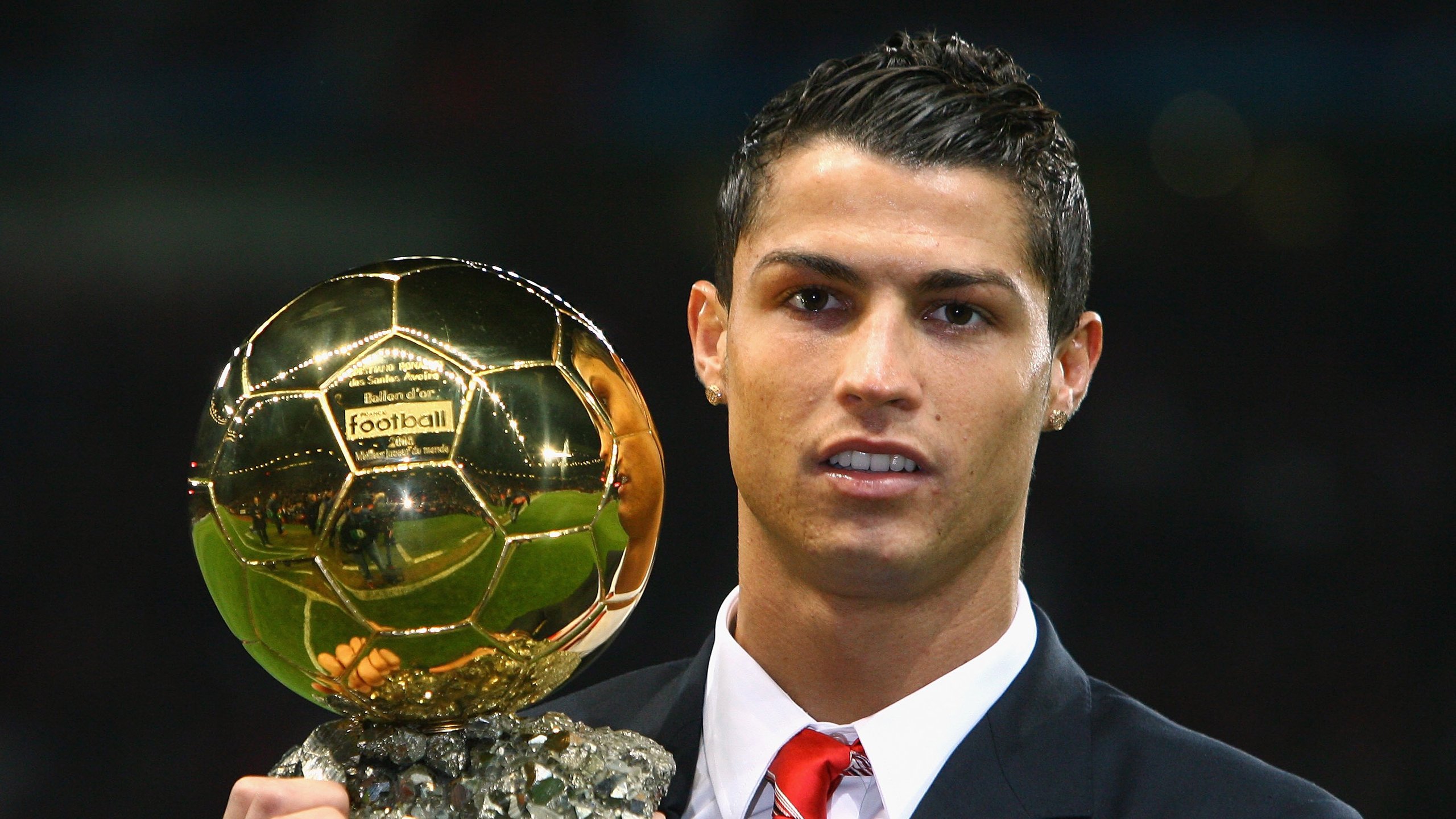 世界杯球员个人纪录集与欧冠数据合并 生成综合评分系统